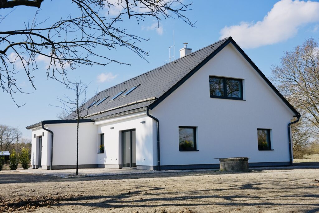 Prodej rodinného domu se dvěma samostatnými bytovými jednotkami v obci Plchůvky.