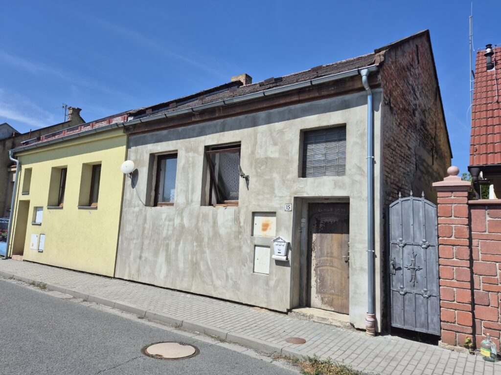 Prodej rodinného domu se zahradou v lokalitě Olomouc – Pavlovičky.